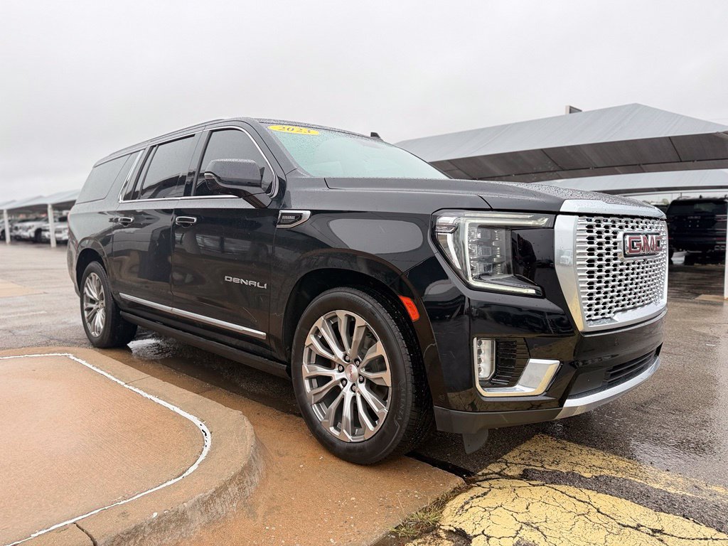 Used 2023 GMC Yukon XL Denali w/ Denali Reserve Package AWD/4WD image 3