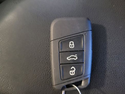 Used 2019 Volkswagen Jetta SE FWD image 32