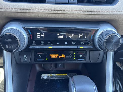 Used 2021 Toyota RAV4 Limited image 24