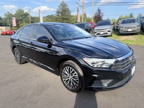 Used 2020 Volkswagen Jetta SE w/ SE Cold Weather Package FWD image 2