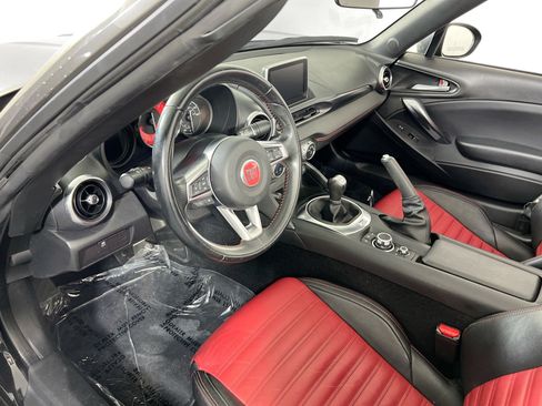 Used 2018 FIAT 124 Spider Abarth w/ Visibility Group RWD image 9
