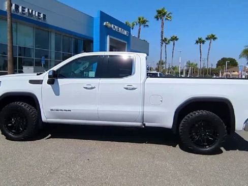 Used 2022 GMC Sierra 1500 SLE w/ Driver Alert Package I image 5