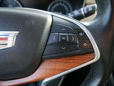 Used 2017 Cadillac XT5 Platinum image 29