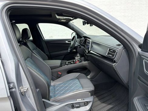 Used 2025 Volkswagen Atlas Cross Sport SEL Premium R-Line AWD/4WD image 12