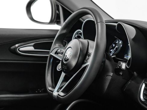 Used 2019 Alfa Romeo Giulia w/ Quick Order Package 22K Sport image 11