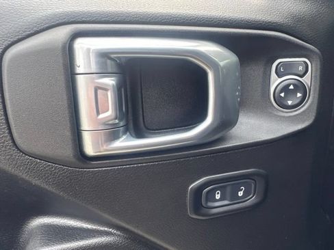 Used 2022 Jeep Gladiator Sport AWD/4WD image 15