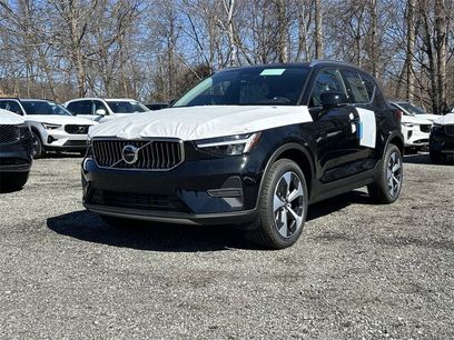 New 2025 Volvo XC40 B5 Core w/ Protection Package Premier
