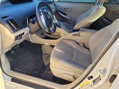 Used 2014 Toyota Prius Four image 3