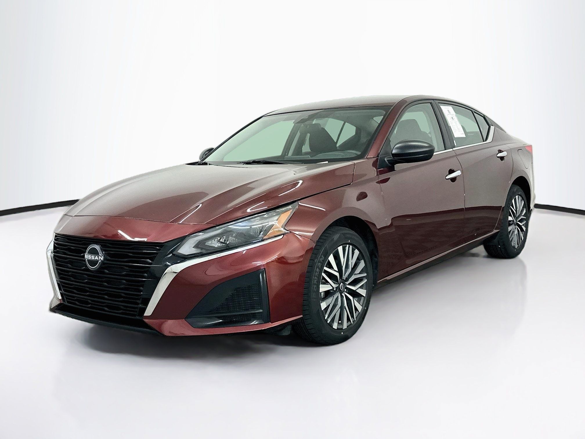 Used 2025 Nissan Altima 2.5 SV AWD/4WD image 3