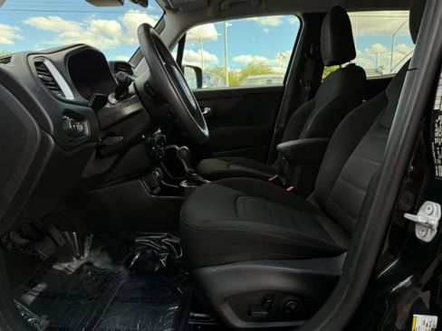 Used 2019 Jeep Renegade Latitude w/ UConnect 8.4 Nav Group image 40