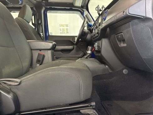 Used 2019 Jeep Wrangler Unlimited Sport S AWD/4WD image 4
