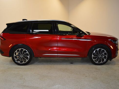 Used 2024 Lincoln Nautilus Reserve w/ Equipment Group 202A image 2