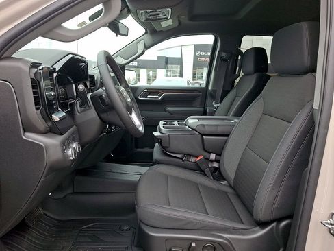 New 2026 GMC Sierra 1500 SLE image 9