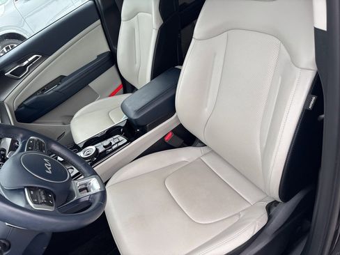 Used 2023 Kia Sportage EX image 16