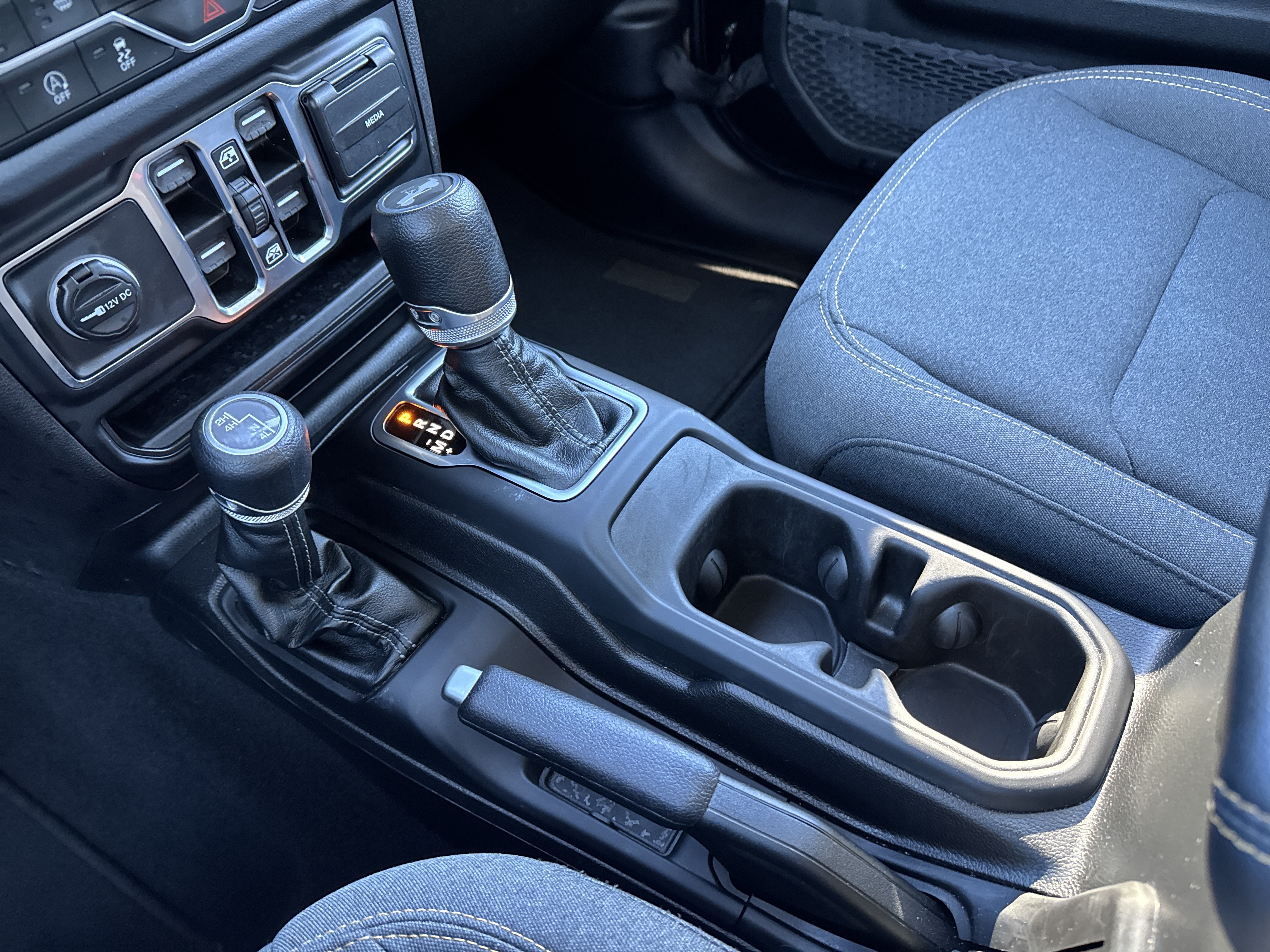 Used 2025 Jeep Wrangler Unlimited Sahara AWD/4WD image 30