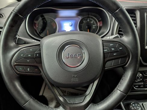 Used 2019 Jeep Cherokee Trailhawk w/ Comfort/Convenience Group image 12