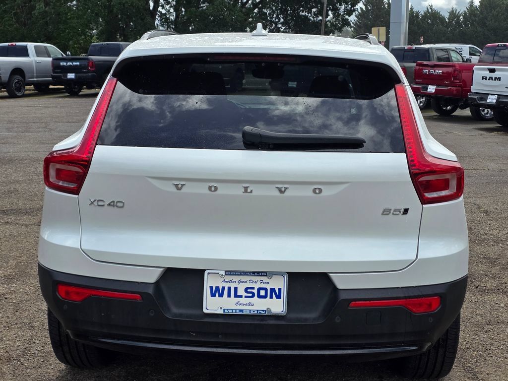 Used 2024 Volvo XC40 B5 Plus AWD/4WD image 7