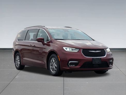 Used 2021 Chrysler Pacifica Touring w/ Cold Weather Group image 8