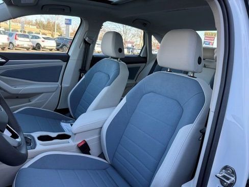 New 2026 Volkswagen Jetta SE FWD image 12