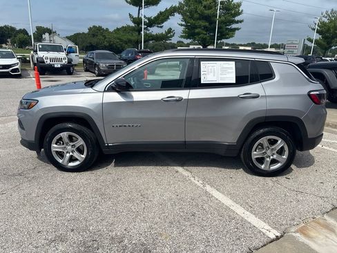 Used 2024 Jeep Compass Latitude AWD/4WD image 17