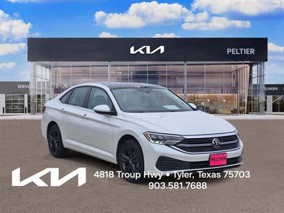 Used 2023 Volkswagen Jetta SE w/ Panoramic Sunroof Package