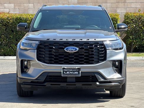 Used 2025 Ford Explorer ST-Line w/ ST-Line Street Pack AWD/4WD image 9
