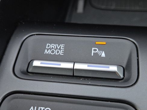 Used 2025 Hyundai Sonata Limited FWD image 17