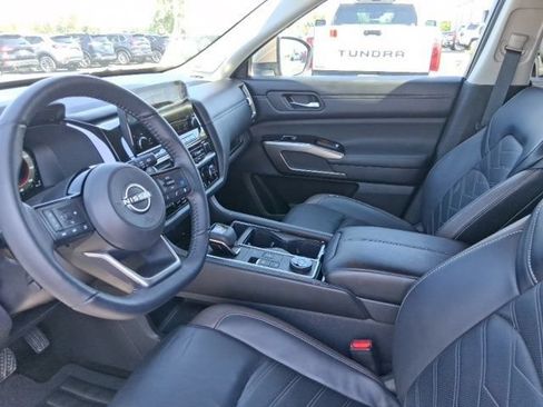 Used 2024 Nissan Pathfinder Platinum w/ Cargo Package AWD/4WD image 18