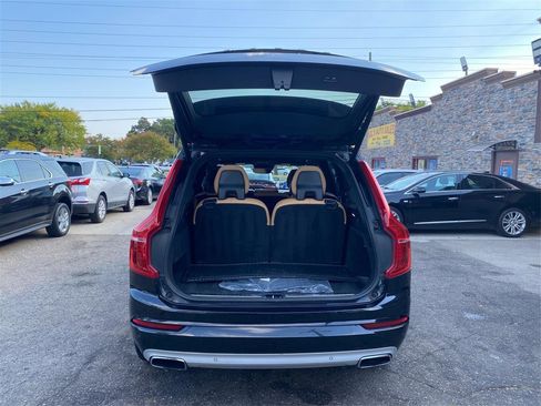 Used 2018 Volvo XC90 T6 Momentum w/ Convenience Package AWD/4WD image 13