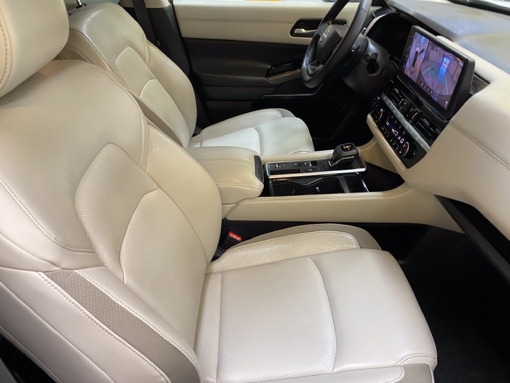 Used 2026 Nissan Pathfinder SL FWD image 25