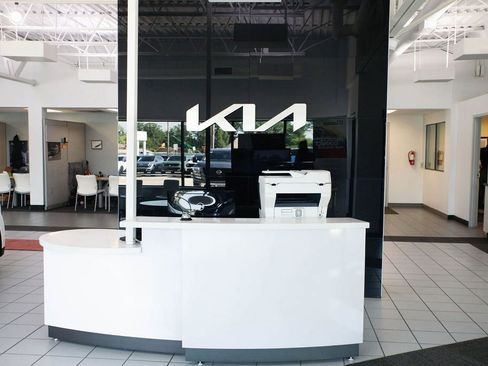 Used 2023 Kia Forte LXS w/ LXS Technology Package image 9