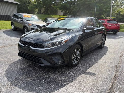 Used 2024 Kia Forte LXS FWD image 2