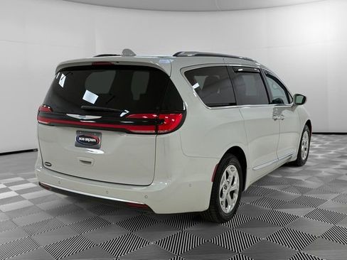 Used 2021 Chrysler Pacifica Limited w/ Premium & Safety Sphere Group FWD image 5