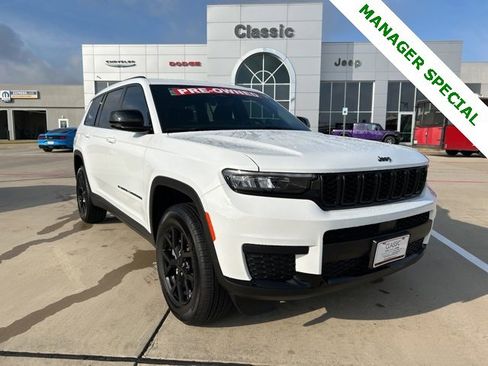 Used 2025 Jeep Grand Cherokee L Altitude image 1