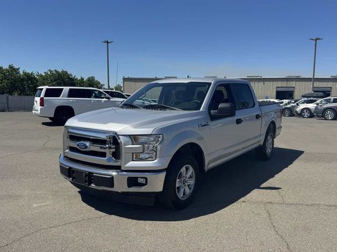 Used 2017 Ford F150 XLT w/ Trailer Tow Package image 5