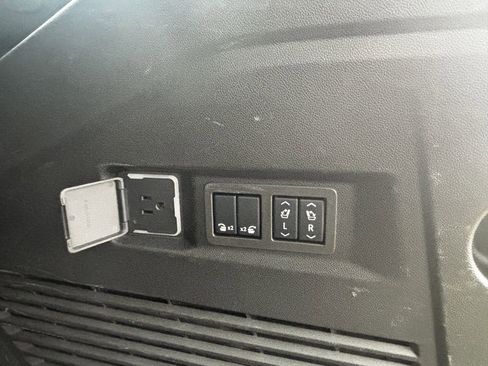 Used 2024 GMC Yukon Denali image 14