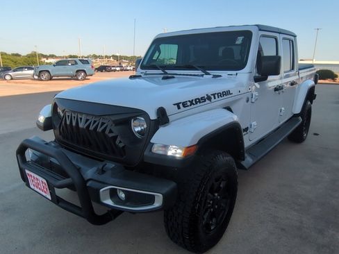 Used 2022 Jeep Gladiator Sport image 3