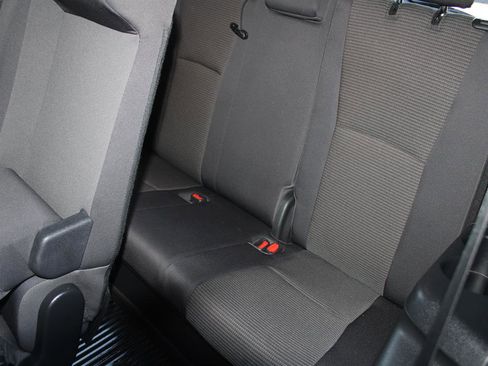 Used 2023 Toyota Highlander LE image 32