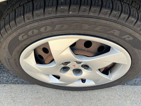 Used 2008 Pontiac Vibe w/ Preferred Package FWD image 7