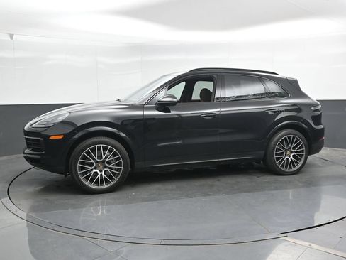Used 2023 Porsche Cayenne AWD/4WD image 8
