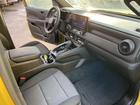 Used 2023 Chevrolet Colorado Trail Boss w/ Technology Package image 34