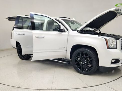 Used 2019 GMC Yukon Denali w/ Denali Ultimate Package AWD/4WD image 31