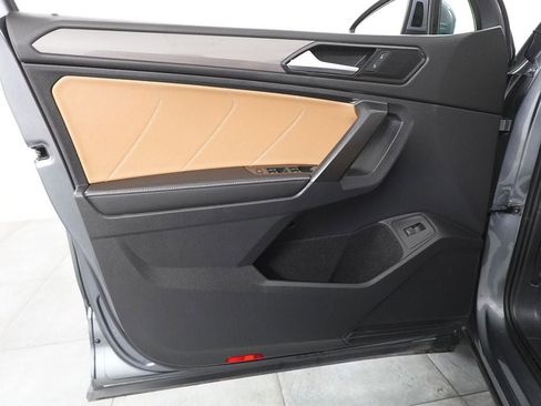 Used 2022 Volkswagen Tiguan SE w/ Panoramic Sunroof Package image 20