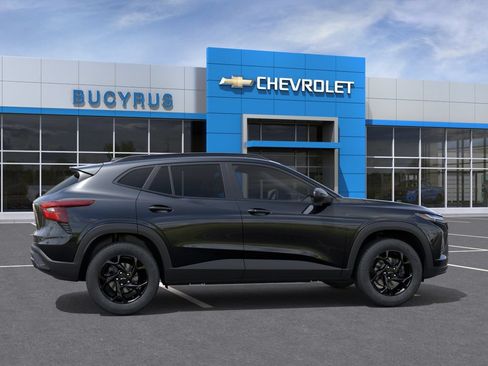 New 2026 Chevrolet Trax LT w/ Midnight Edition FWD image 5
