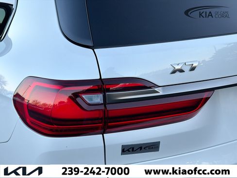 Used 2022 BMW X7 M50i image 9