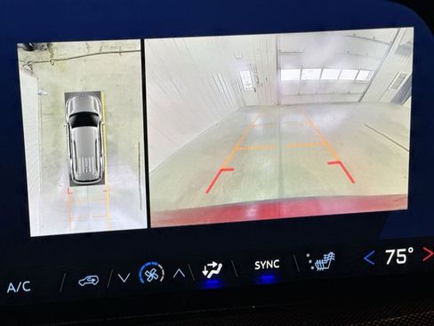 Used 2025 Chevrolet Traverse Z71 w/ Driver Confidence Package image 11