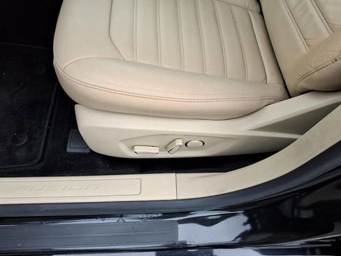 Used 2014 Ford Fusion SE w/ Equipment Group 202A image 5