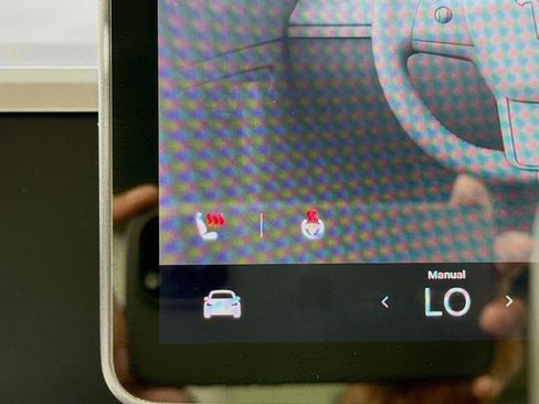 Used 2021 Tesla Model Y Long Range image 21