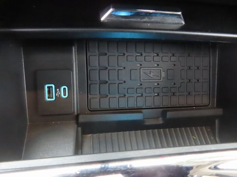 Used 2024 Ford Expedition Max XLT image 10