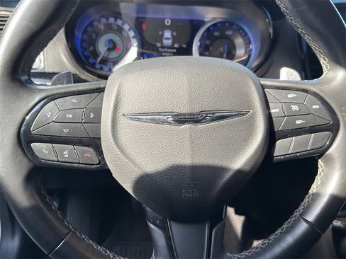 Used 2019 Chrysler 300 S image 23
